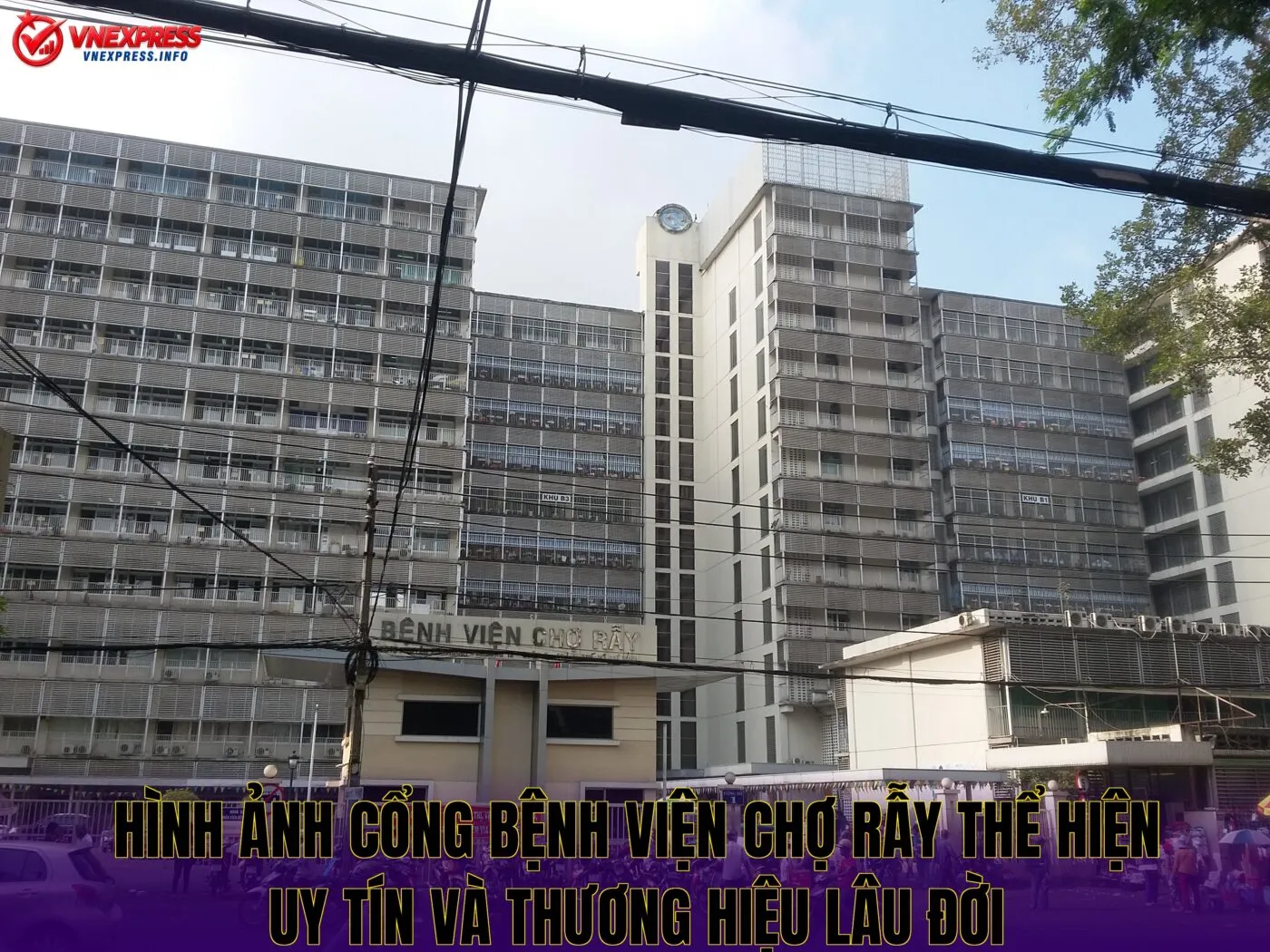 Hình ảnh cổng Bệnh viện Chợ Rẫy thể hiện uy tín và thương hiệu lâu đời