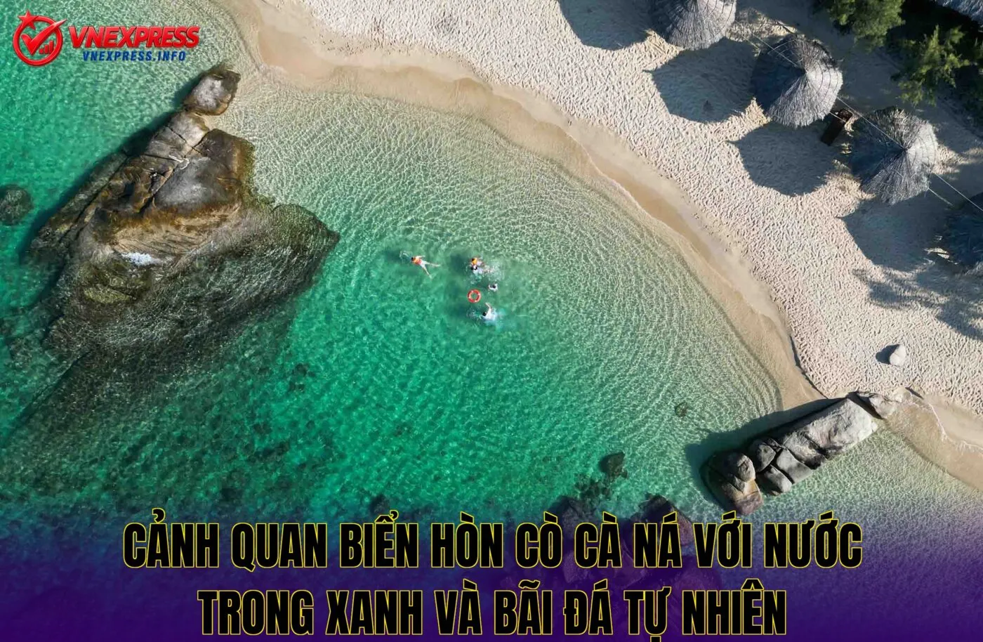 Cảnh quan biển Hòn Cò Cà Ná với nước trong xanh và bãi đá tự nhiên