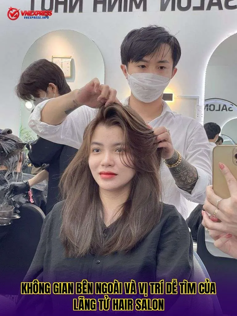 Không gian bên ngoài và vị trí dễ tìm của Lãng Tử Hair Salon